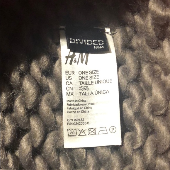 Divided grey infinity scarf - Picture 3 of 5